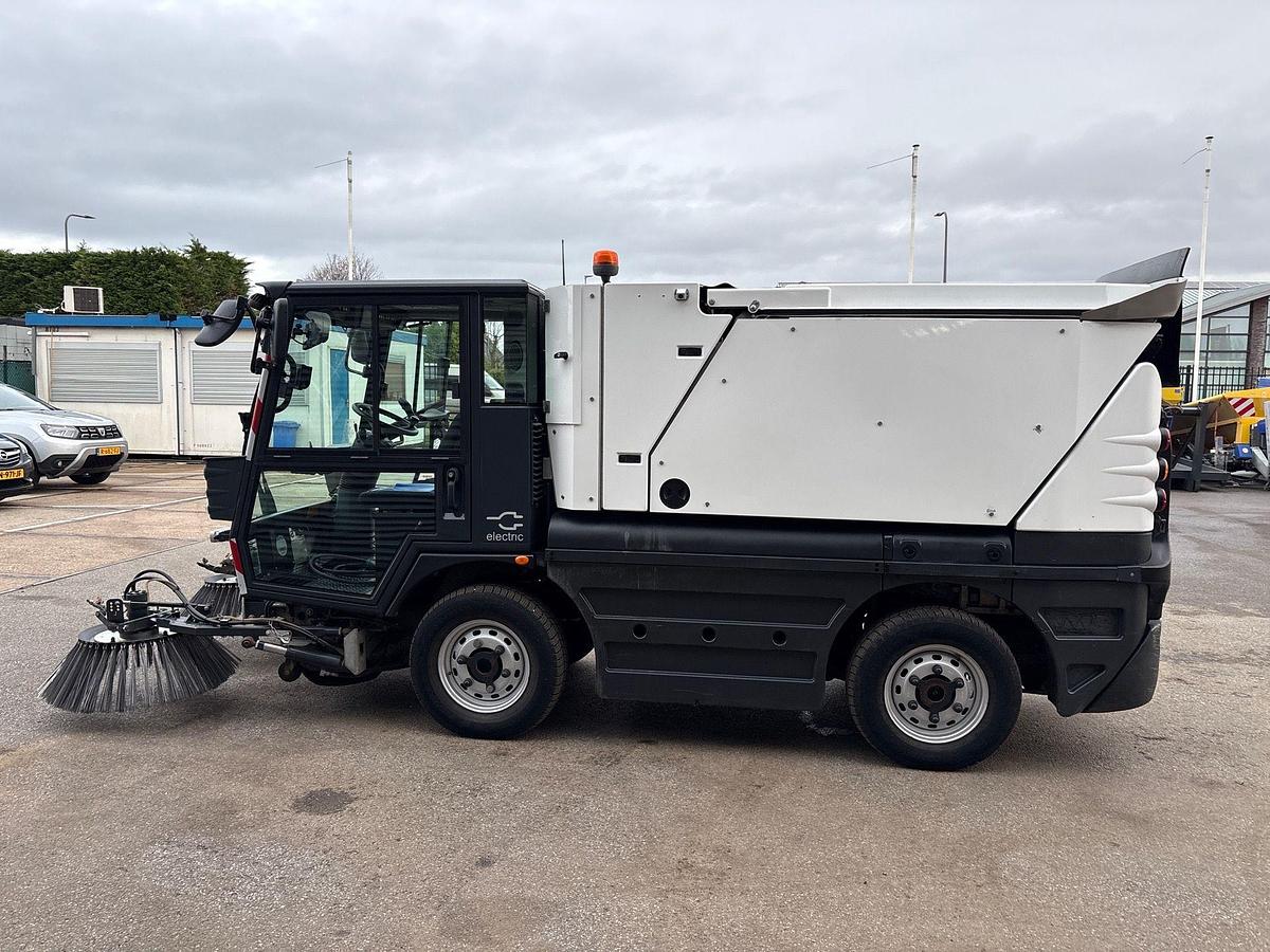 Used 2021 Schmidt eSwingo 200