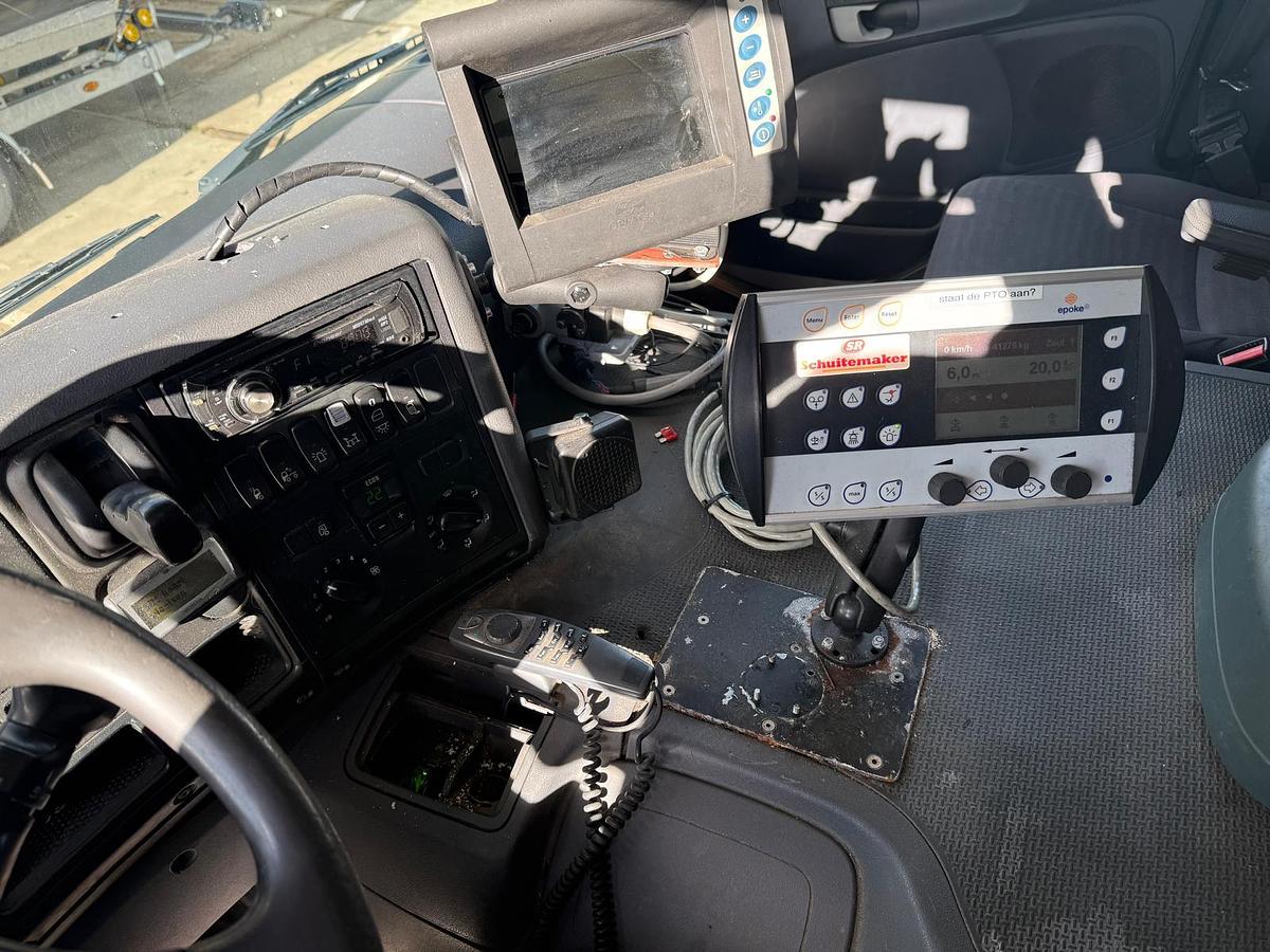 Used 2007 Scania P230 DB 6x2 / Epoke SH3800 spreader