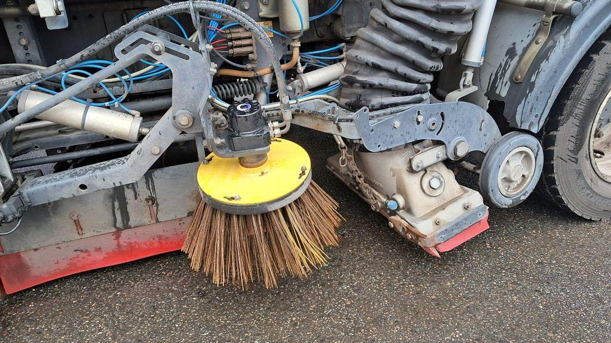 Used 2014 DAF LF + Johnston VS501 sweeper