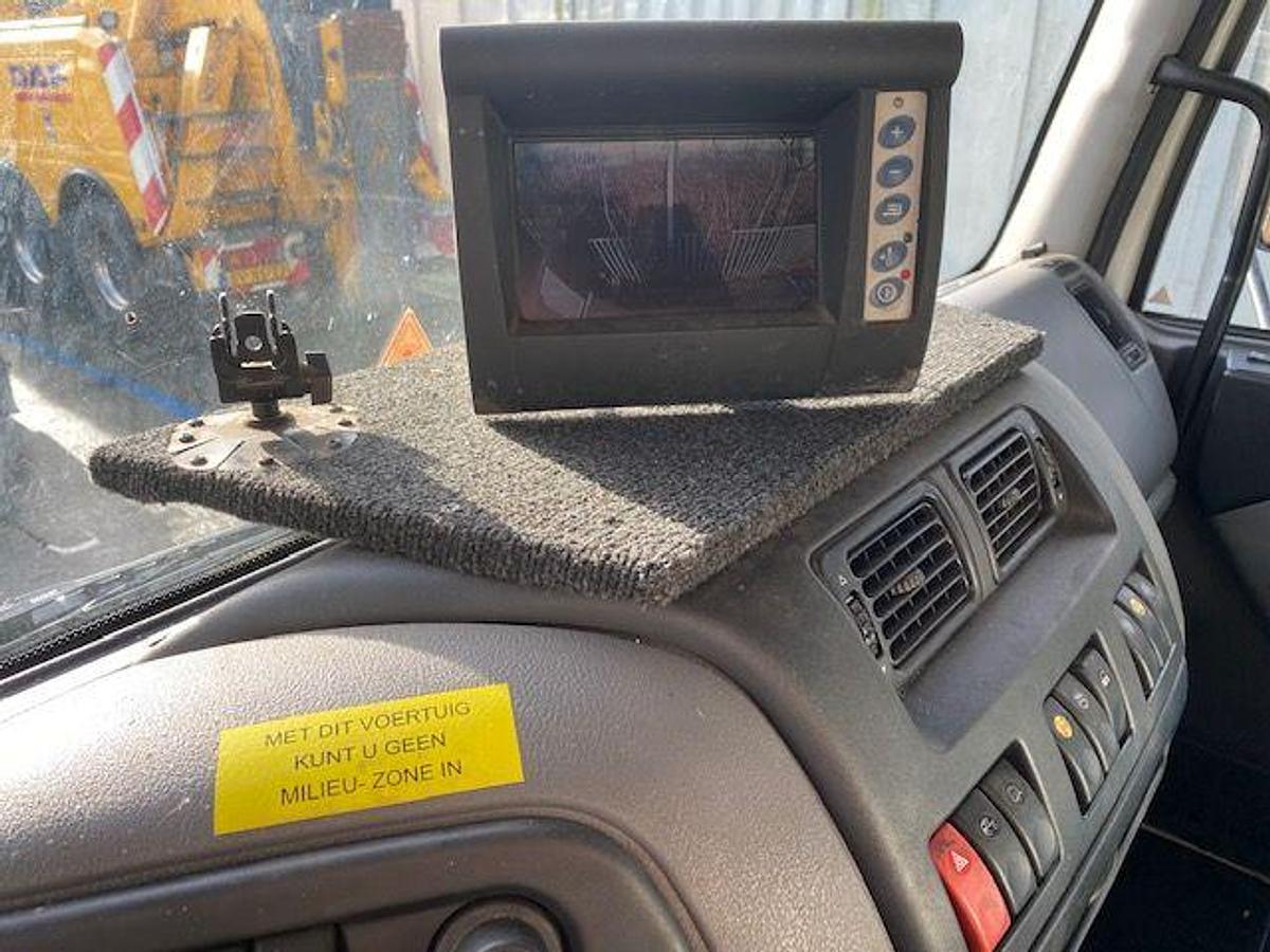 Used 2003 DAF AE45CF met containerreiniger