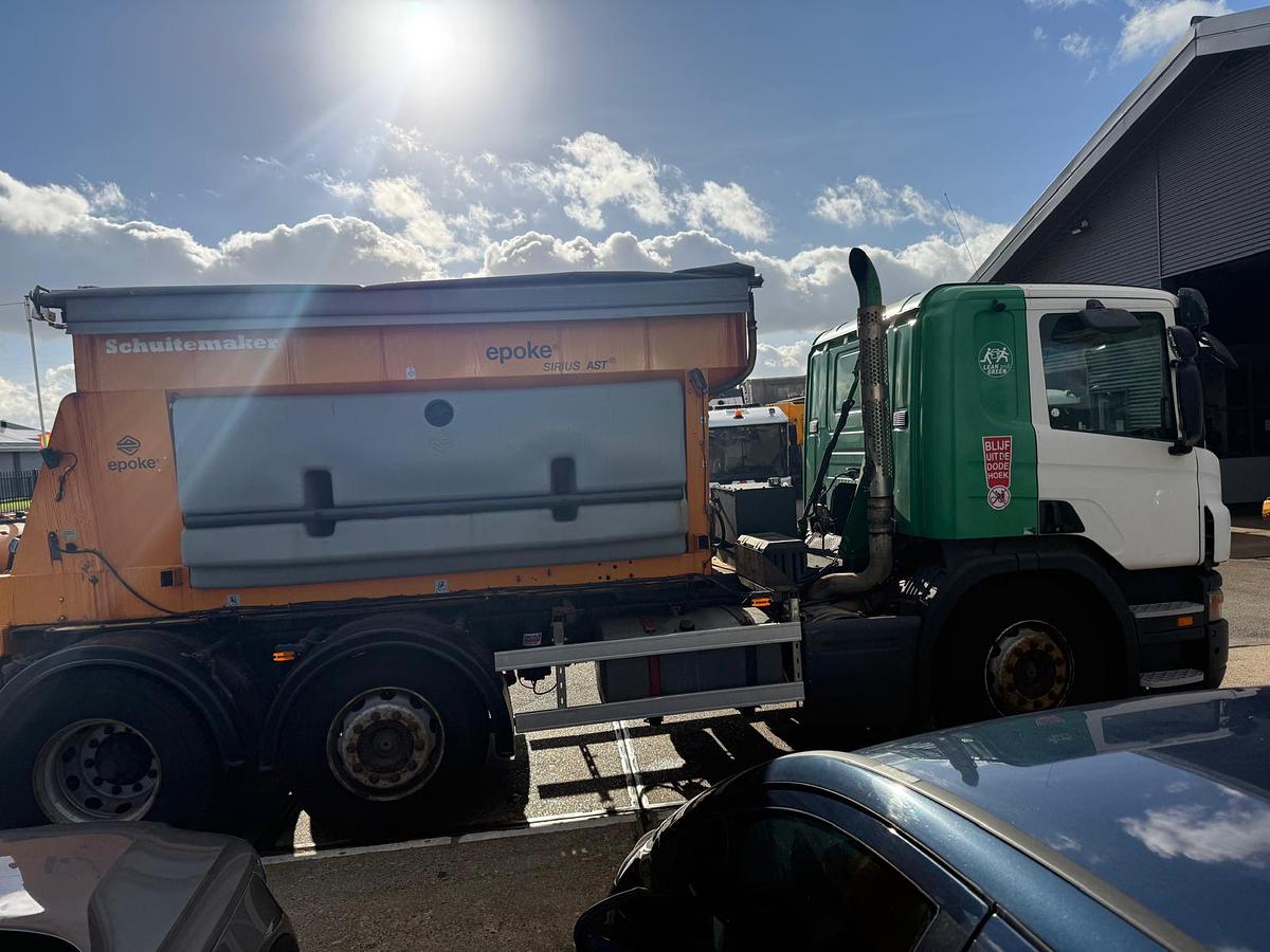 Used 2007 Scania P230 DB 6x2 / Epoke SH3800 spreader