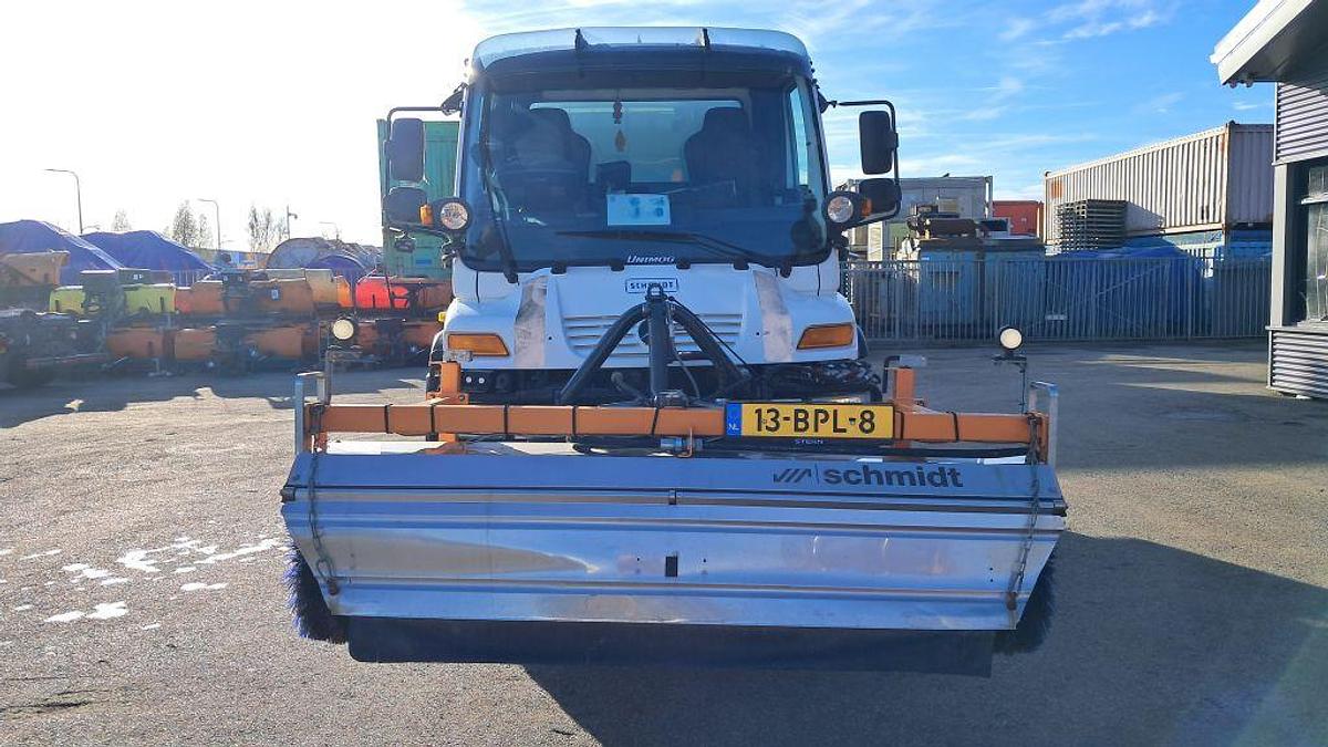 Used 2006 Mercedes-Benz Unimog U400 U400 4 x 2 / Schmidt SK350 sweeper