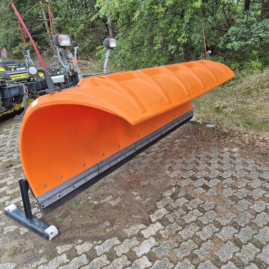 Used 2005 Nido SNK330 EPZ