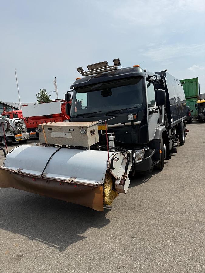 Used 2014 Volvo FE320 / Johnston Beam S9000