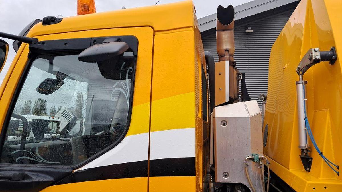 Used 2014 DAF LF + Johnston VS501 sweeper