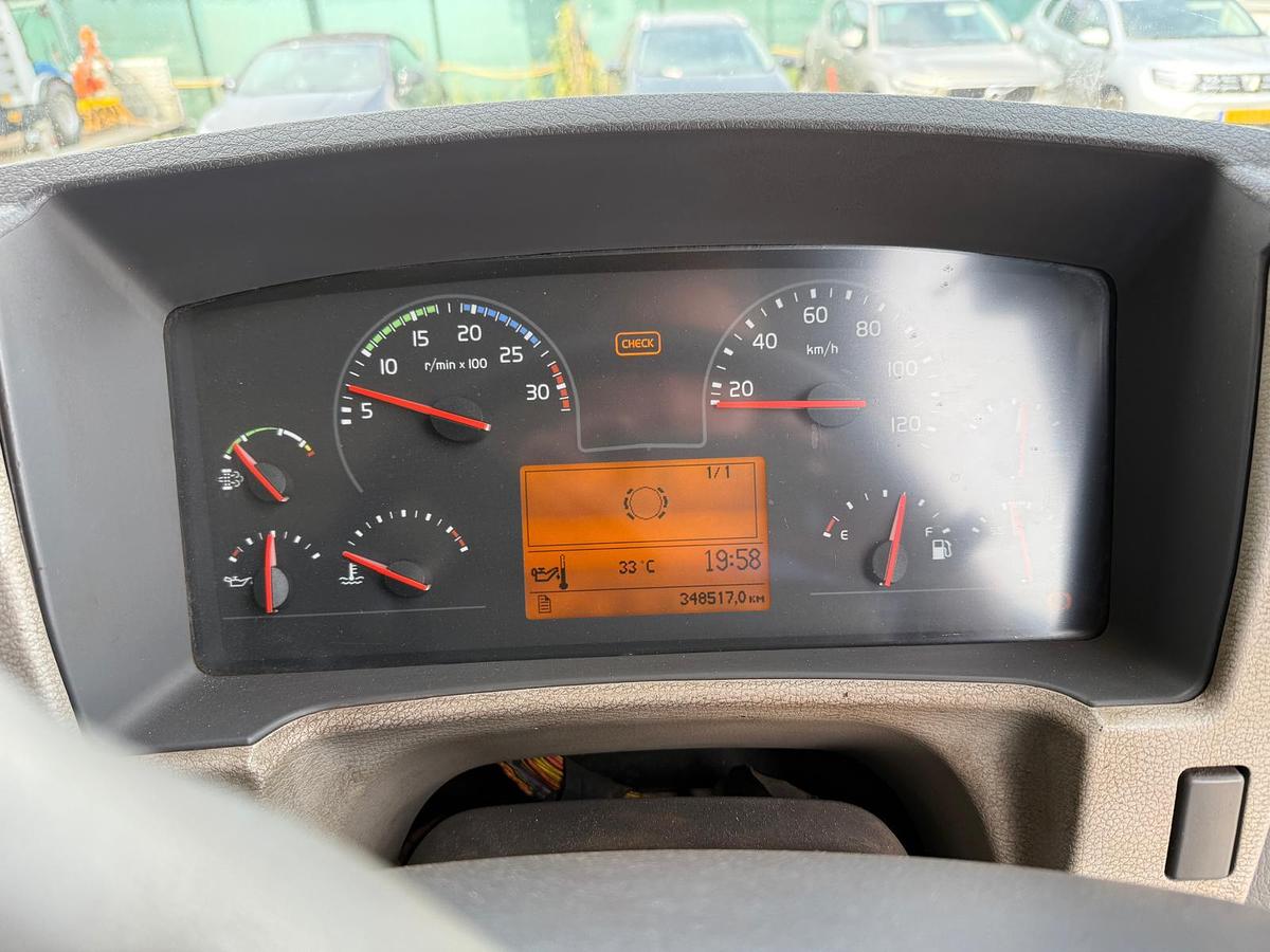 Used 2014 Volvo FE320 / Johnston Beam S9000