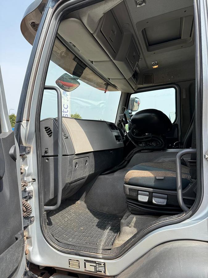 Used 2014 Volvo FE320 / Johnston Beam S9000