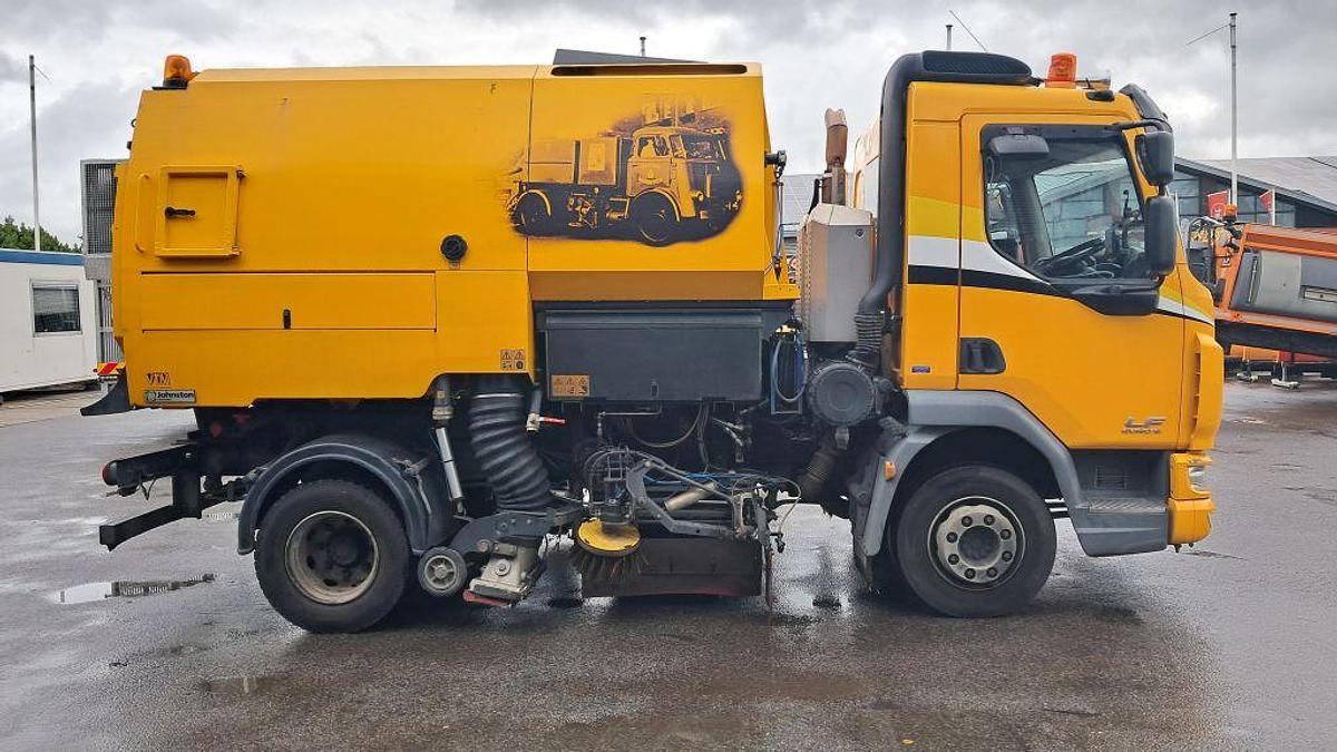 Used 2014 DAF LF + Johnston VS501 sweeper