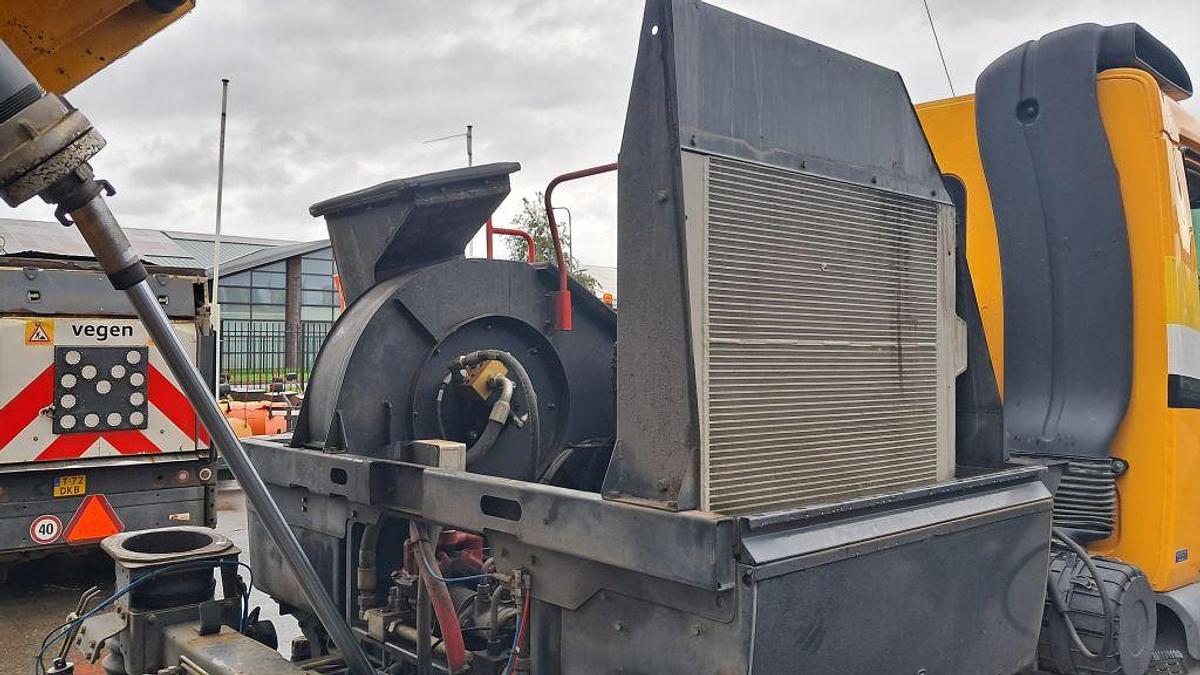 Used 2014 DAF LF + Johnston VS501 sweeper