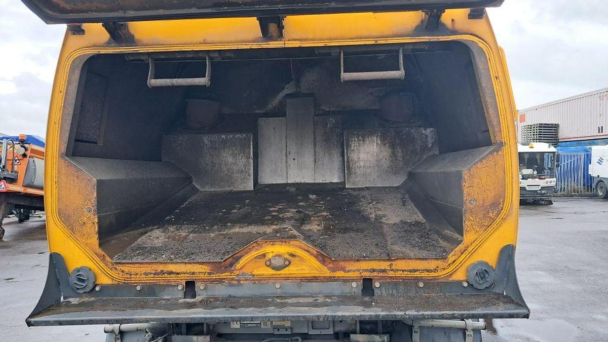 Used 2014 DAF LF + Johnston VS501 sweeper