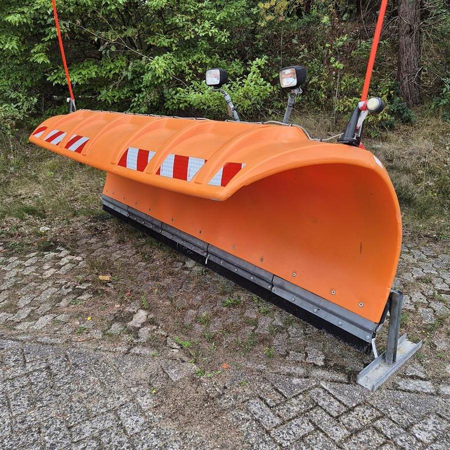 Used 2005 Nido SNK330 EPZ
