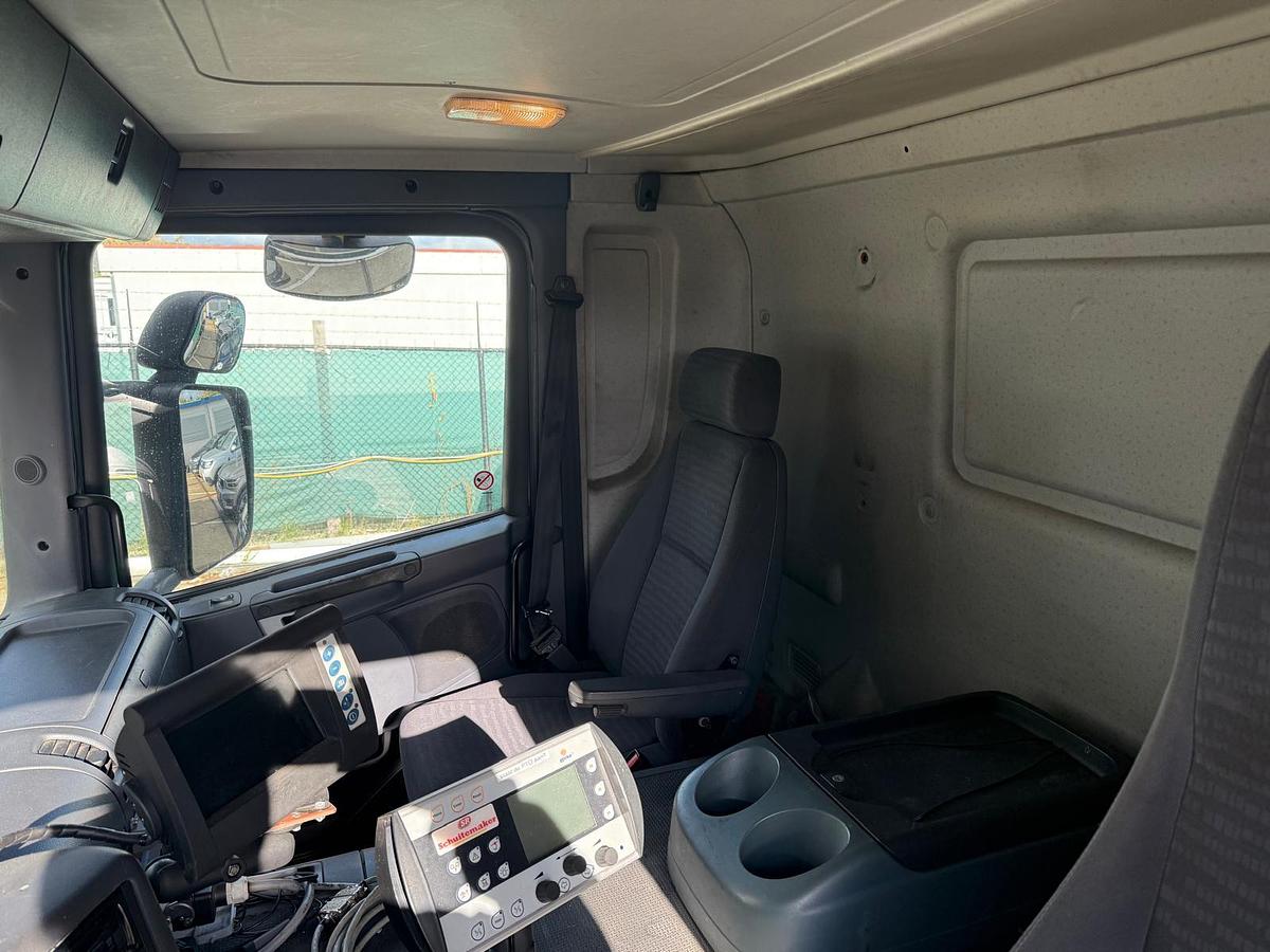 Used 2007 Scania P230 DB 6x2 / Epoke SH3800 spreader