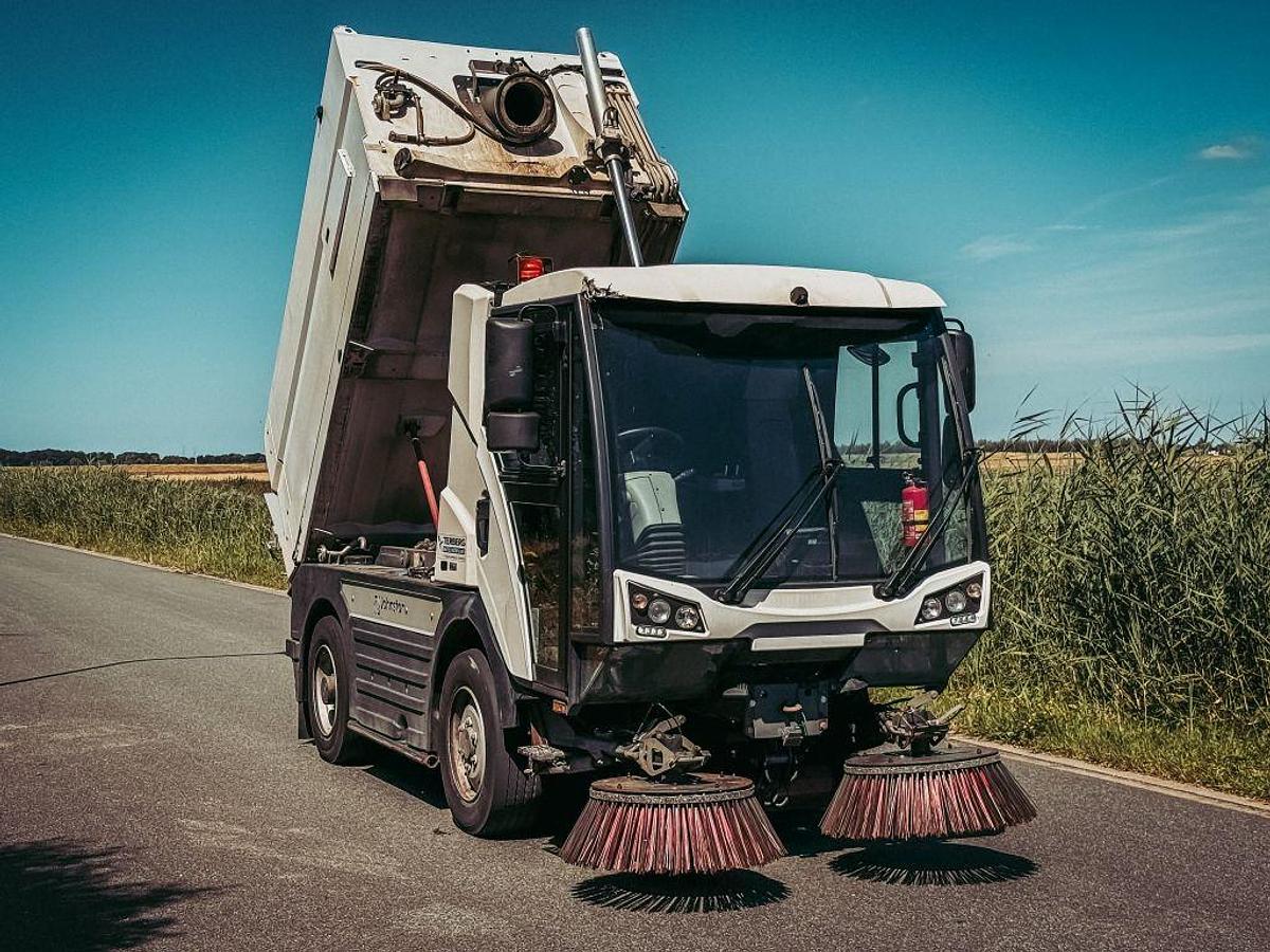 Used 2019 Johnston C401