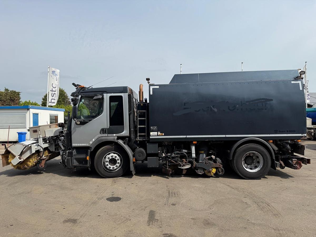 Used 2014 Volvo FE320 / Johnston Beam S9000