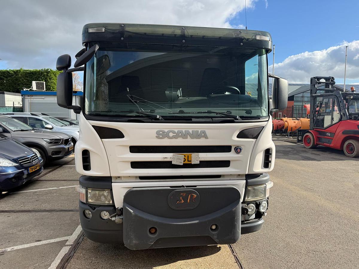 Used 2007 Scania P230 DB 6x2 / Epoke SH3800 spreader