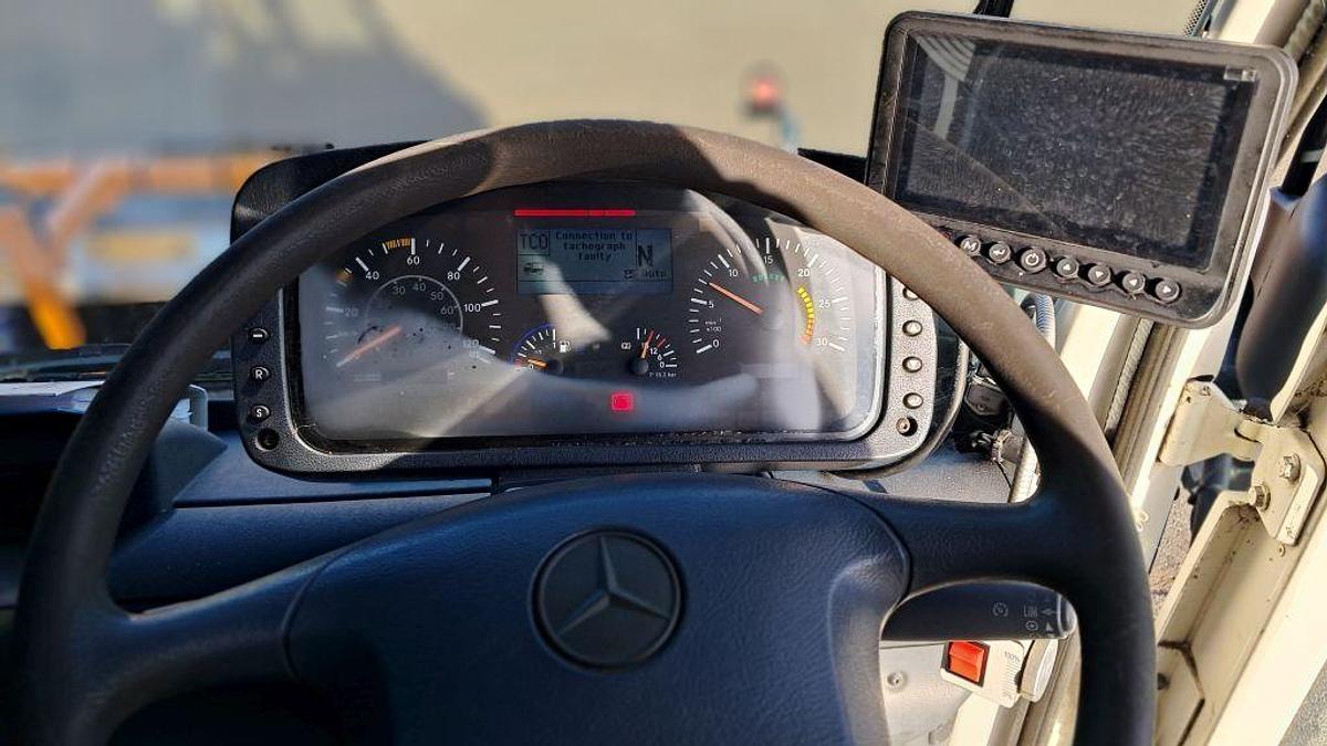 Used 2006 Mercedes-Benz Unimog U400 U400 4 x 2 / Schmidt SK350 sweeper