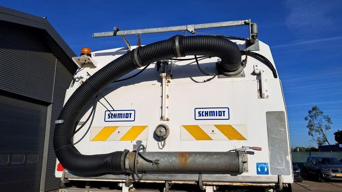 Used 2006 Mercedes-Benz Unimog U400 U400 4 x 2 / Schmidt SK350 sweeper