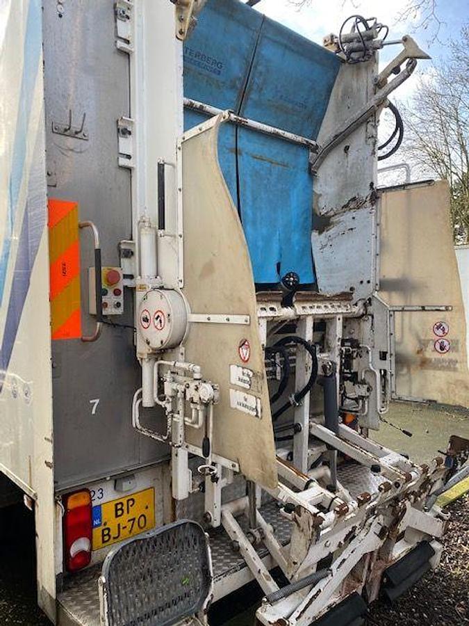 Used 2003 DAF AE45CF met containerreiniger