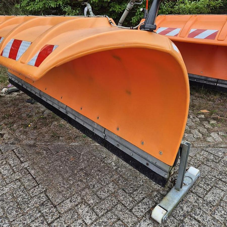 Used 2005 Nido SNK330 EPZ