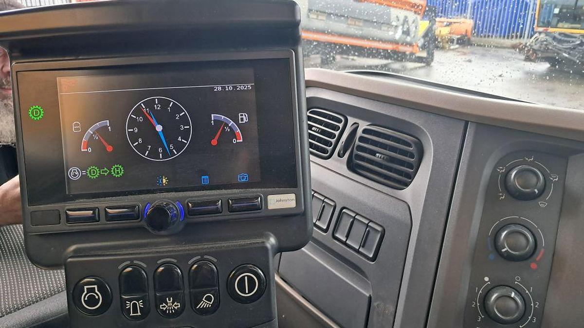 Used 2014 DAF LF + Johnston VS501 sweeper