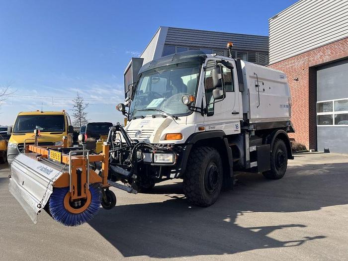 Used 2006 Mercedes-Benz Unimog 4 x 2 / Schmidt SK350 sweeper