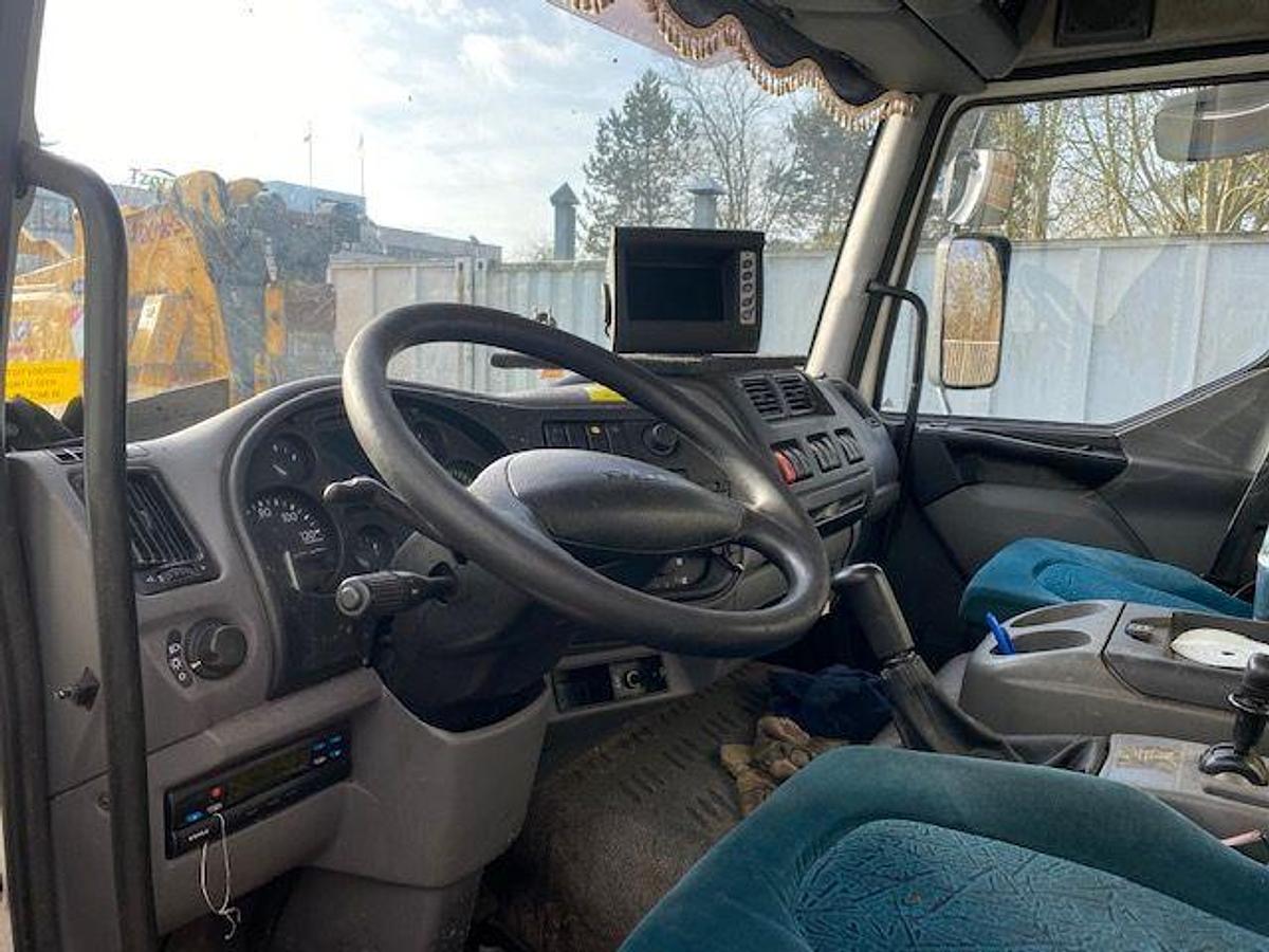 Used 2003 DAF AE45CF met containerreiniger