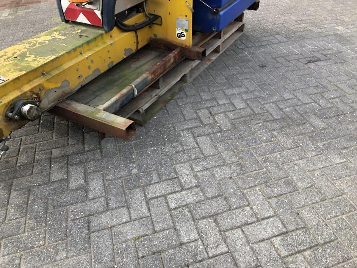 Used 2002 Nido Stratos B11-24 VAXN