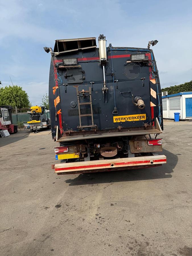 Used 2014 Volvo FE320 / Johnston Beam S9000