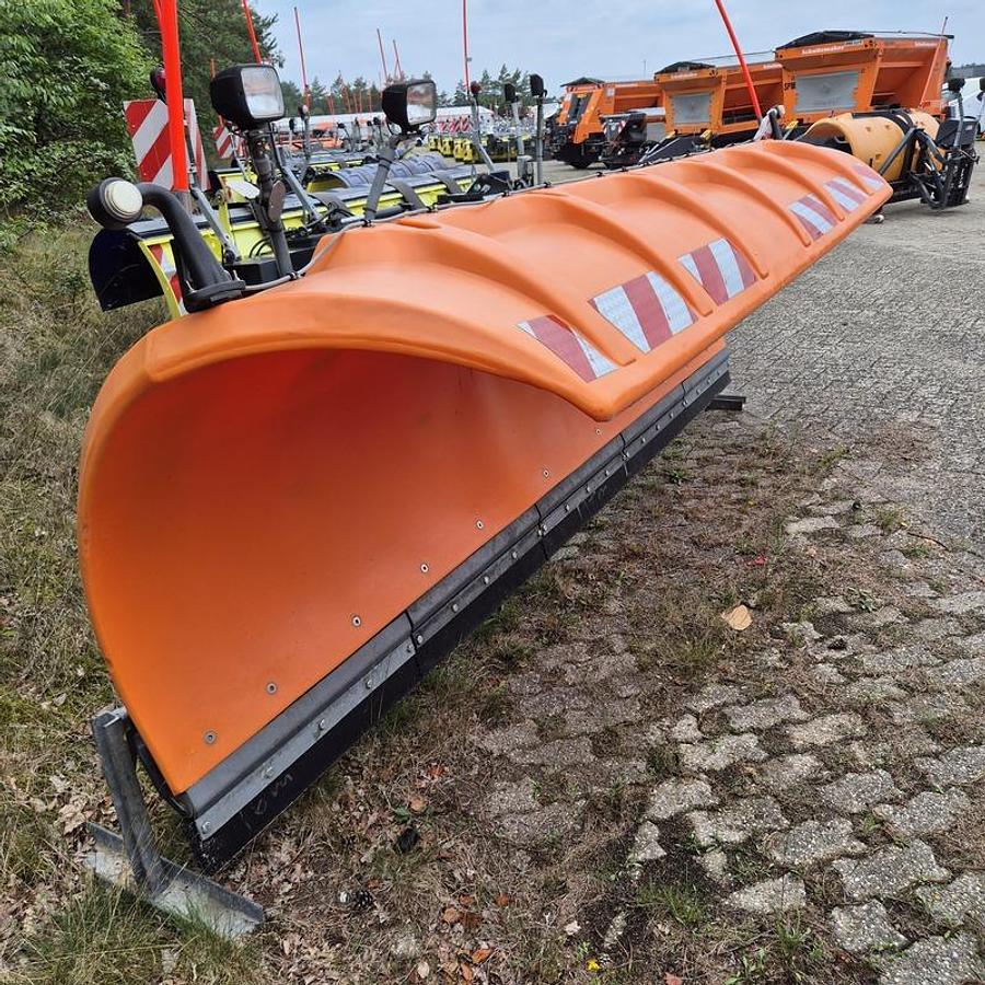 Used 2005 Nido SNK330 EPZ