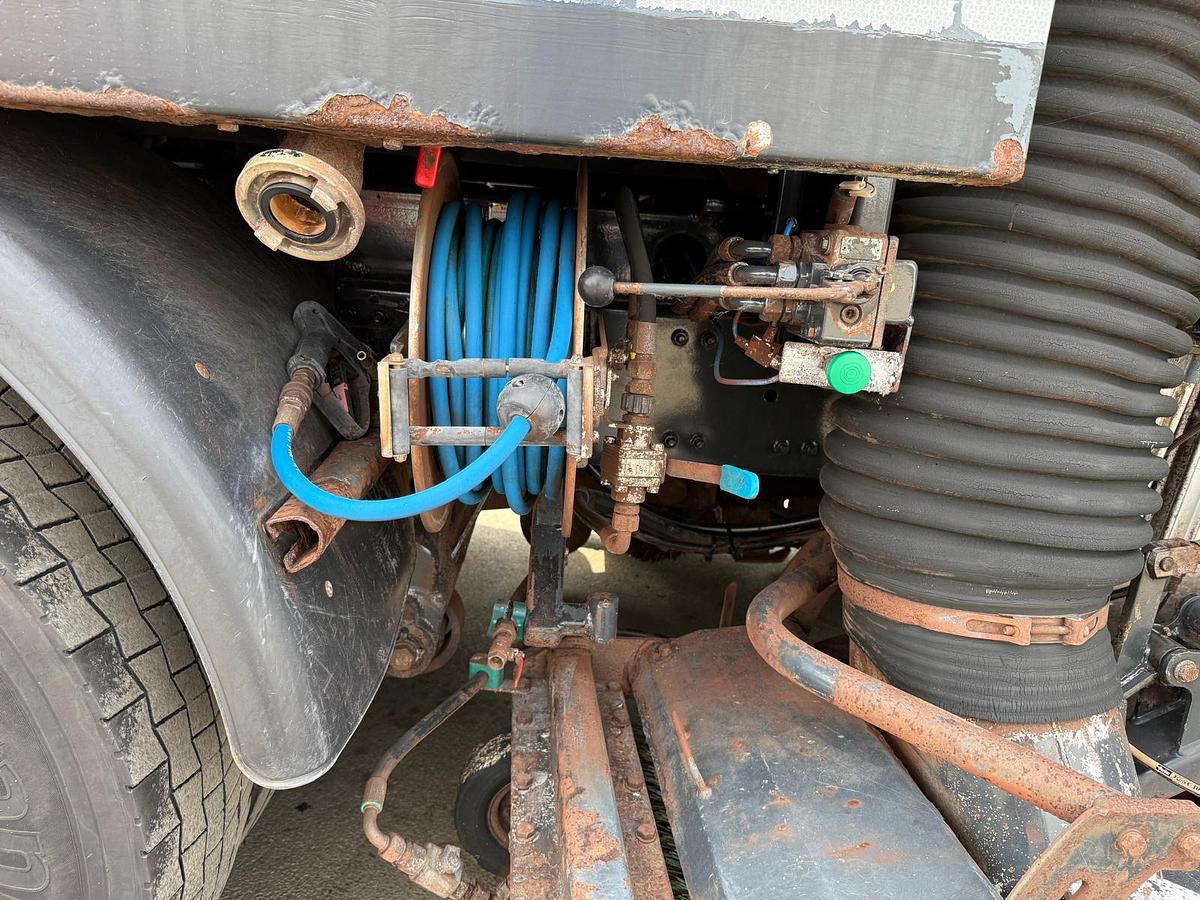 Used 2014 Volvo FE320 / Johnston Beam S9000