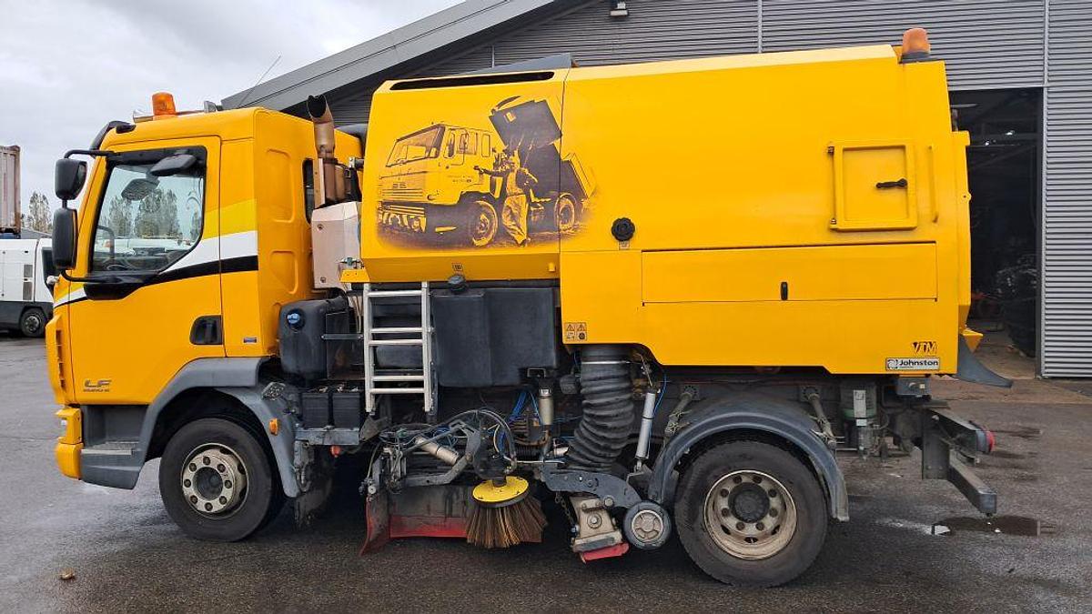 Used 2014 DAF LF + Johnston VS501 sweeper