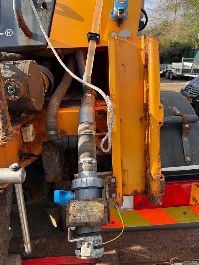 Used 2007 Scania P230 DB 6x2 / Epoke SH3800 spreader