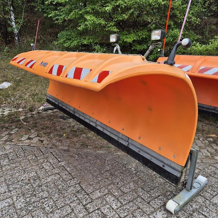 Used 2005 Nido SNK330 EPZ