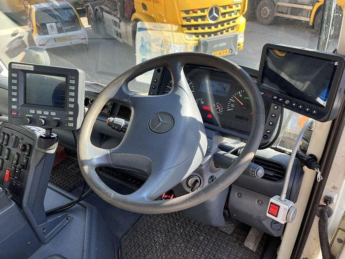 Used 2006 Mercedes-Benz Unimog 4 x 2 / Schmidt SK350 sweeper