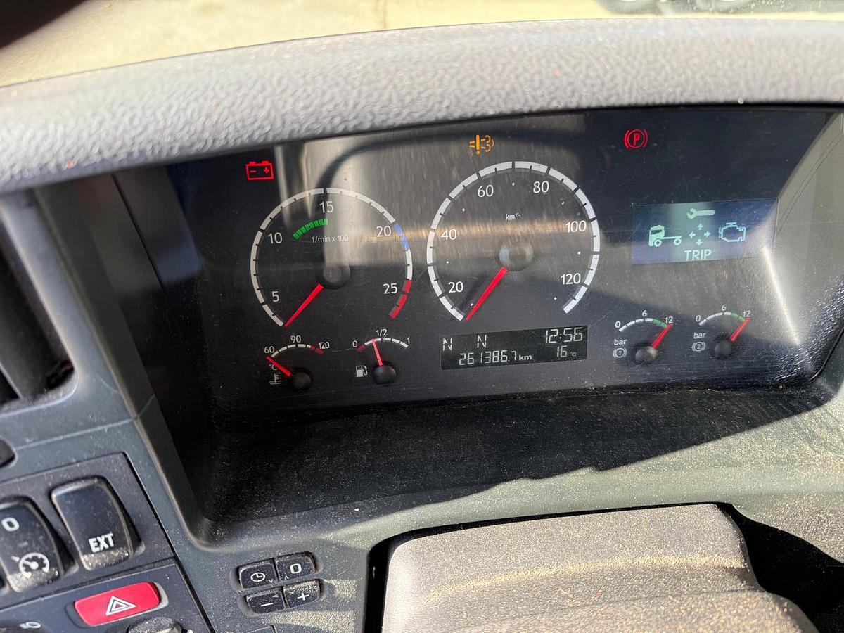 Used 2007 Scania P230 DB 6x2 / Epoke SH3800 spreader