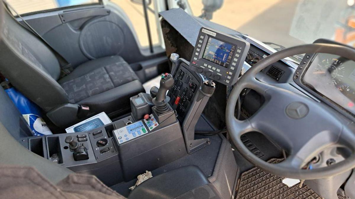 Used 2006 Mercedes-Benz Unimog U400 U400 4 x 2 / Schmidt SK350 sweeper