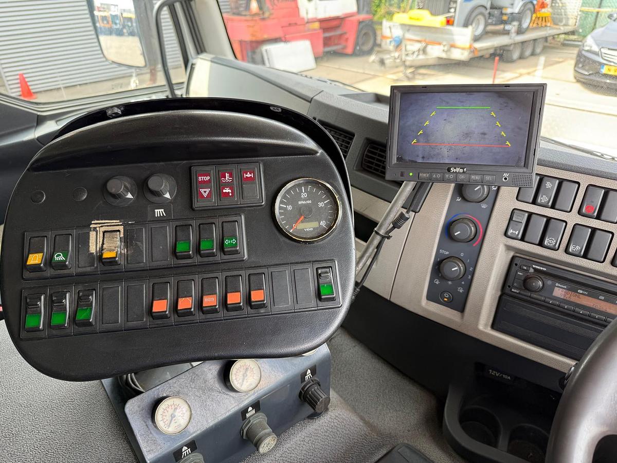 Used 2014 Volvo FE320 / Johnston Beam S9000