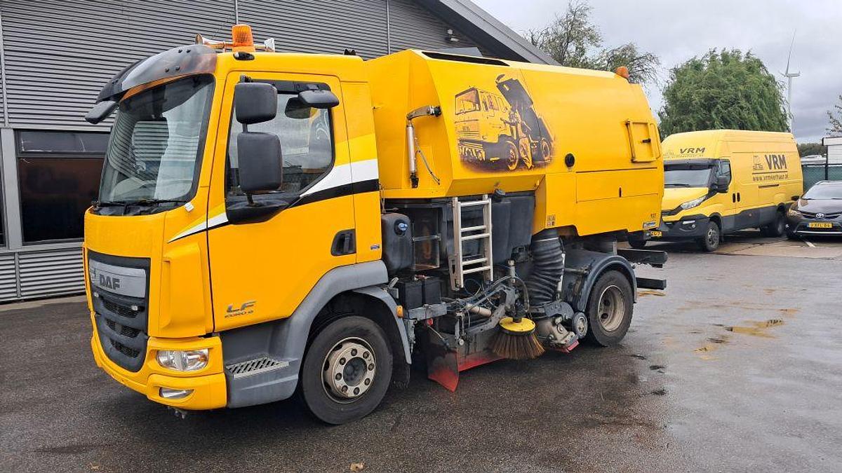 Used 2014 DAF LF + Johnston VS501 sweeper