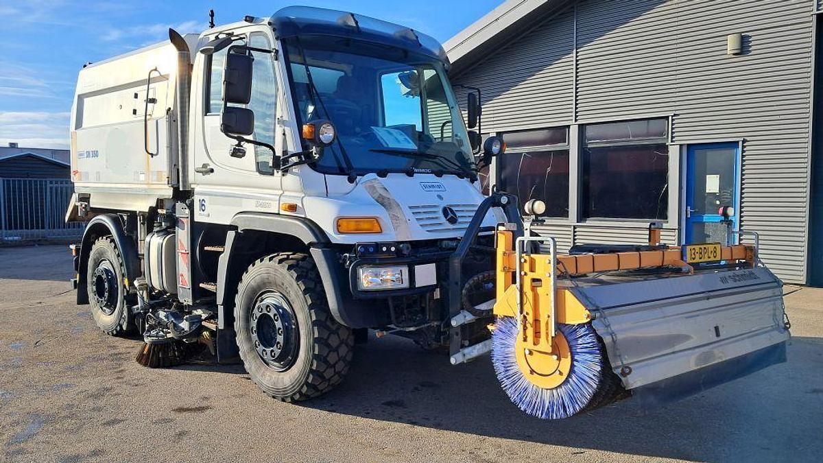 Used 2006 Mercedes-Benz Unimog U400 U400 4 x 2 / Schmidt SK350 sweeper