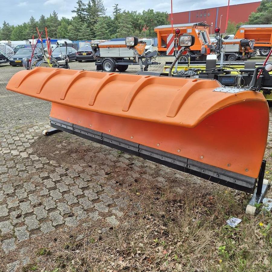 Used 2005 Nido SNK330 EPZ