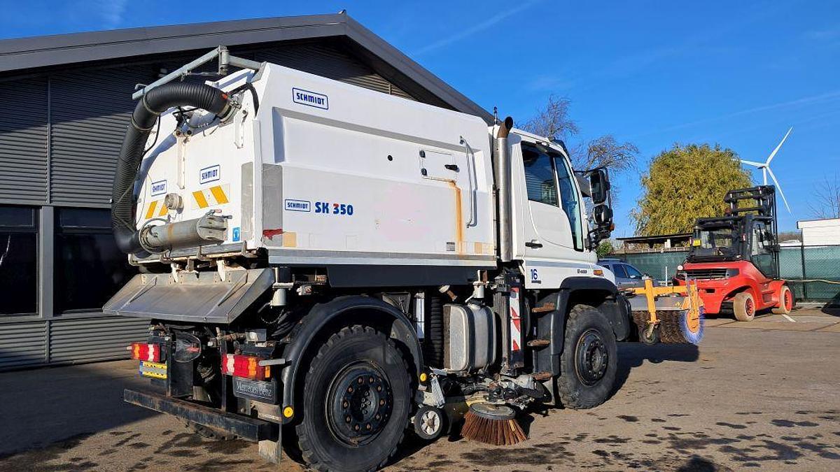 Used 2006 Mercedes-Benz Unimog U400 U400 4 x 2 / Schmidt SK350 sweeper