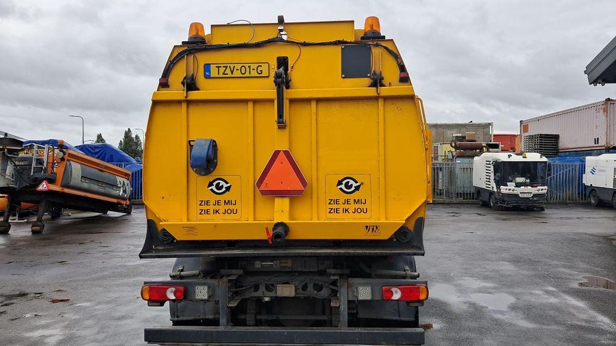 Used 2014 DAF LF + Johnston VS501 sweeper