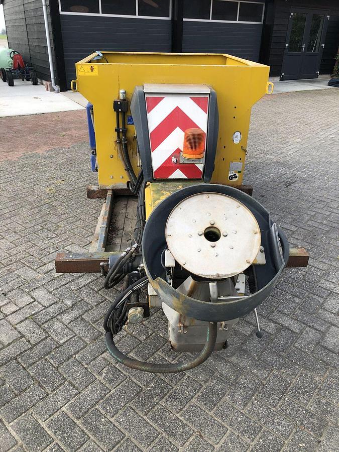 Used 2002 Nido Stratos B11-24 VAXN