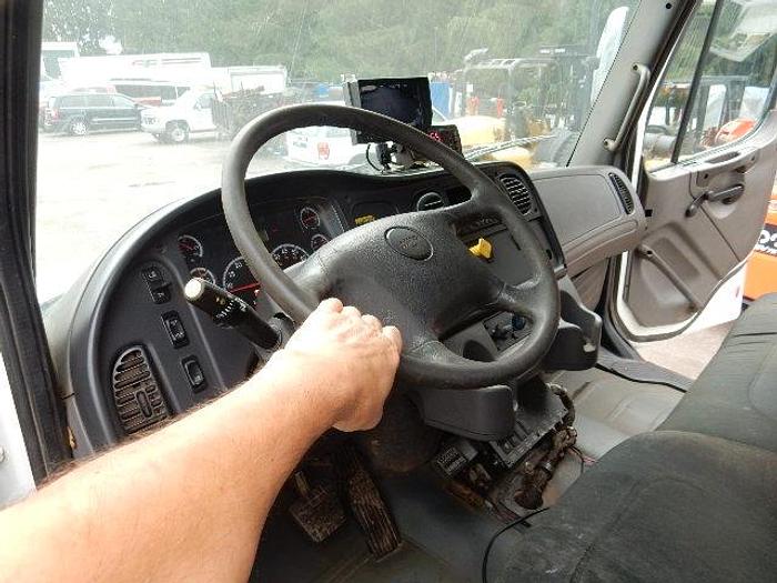Used 2009 Freightliner M2-106