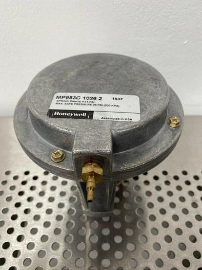 Used Honeywell MP953C 1026 2 Pneumatic Valve Actuator Spring Range 4 to 11 PSI