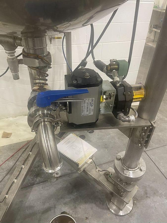 Used 200 GALLON GROEN TWIN ACTION AGITATED KETTLE WITH LOAD CELLS - S/S - JACKETED