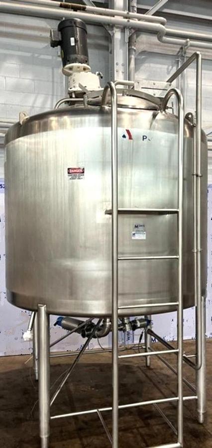 Used 1,000 GALLON APV DISH BOTTOM MIX TANK - SANITARY S/S