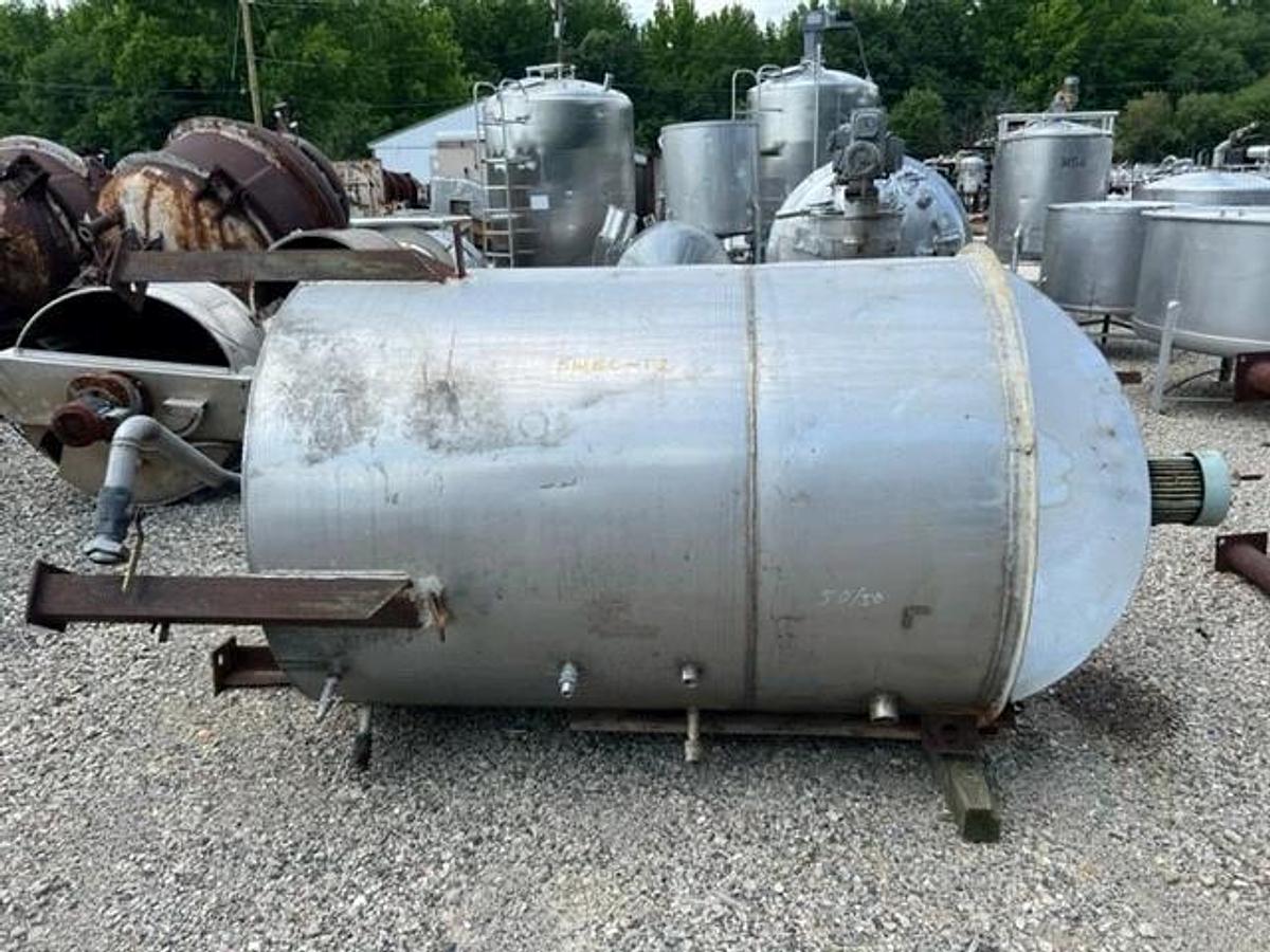 Used 600 GALLON MIX TANK - S/S