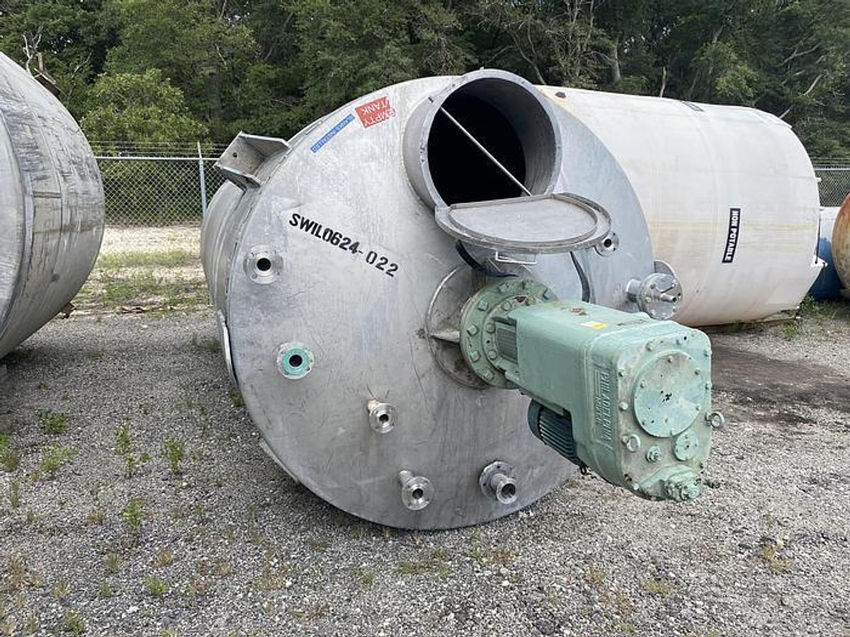 Used 5,600 GALLON ALLOY FABRICATORS VERTICAL MIX TANK - T304 S/S