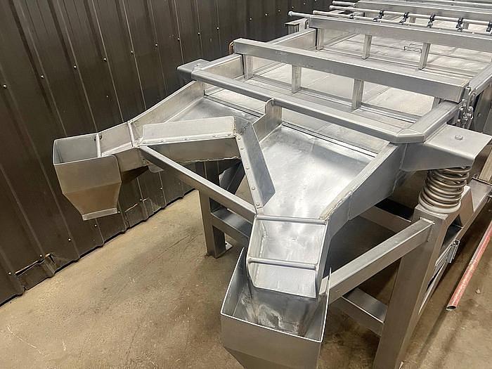Used USED 39.5" INCUS S/S VIBRATING RECTANGULAR SCREEN WITH SPRAY BARS